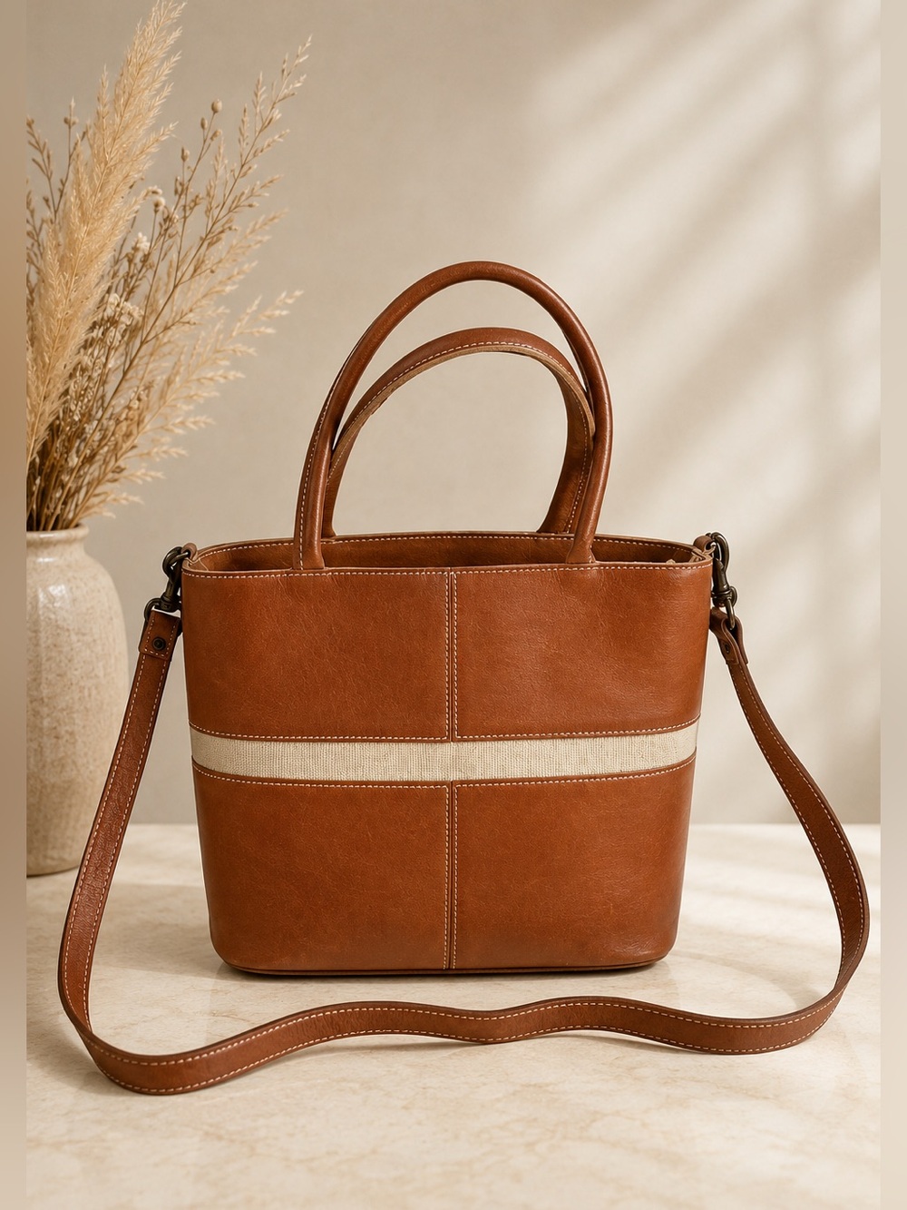 GUIA'S Medium Tan Leather Crossbody Bag